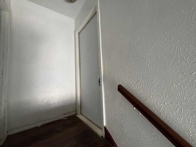 Photo - Second Story One Bedroom with Water Paid