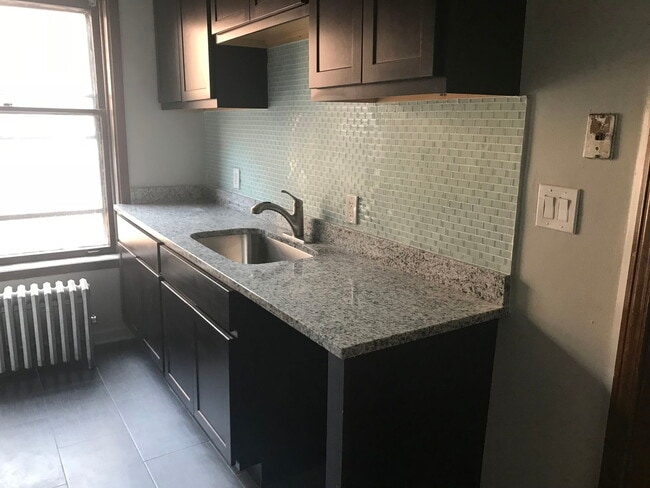 Building Photo - 1707 Ridge Ave Unit 204