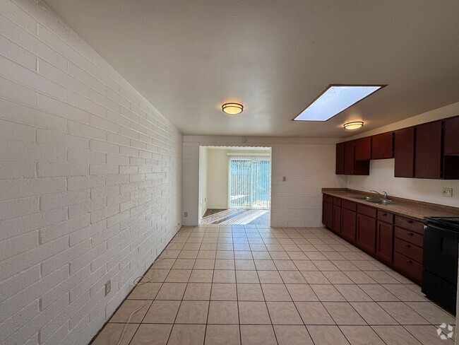 Building Photo - 2Bdm 1 Bath, Washer/Dryer Hookups, Will no... Rental