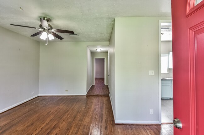 Photo - Comfy 3 Bedroom Home Complete Rennovation!...