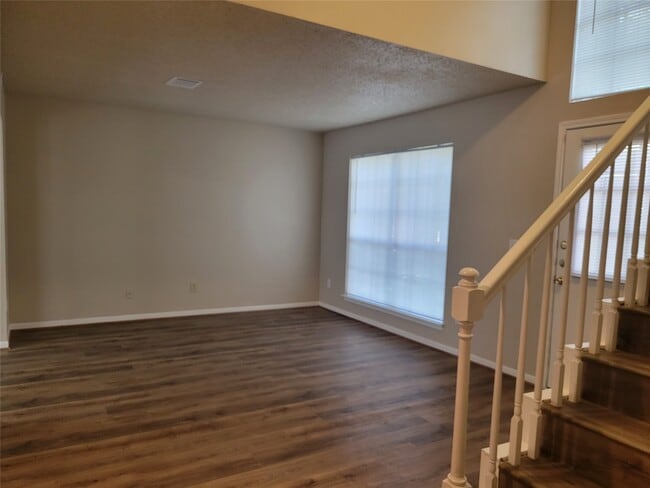 Photo - 9315 Southleigh Dr