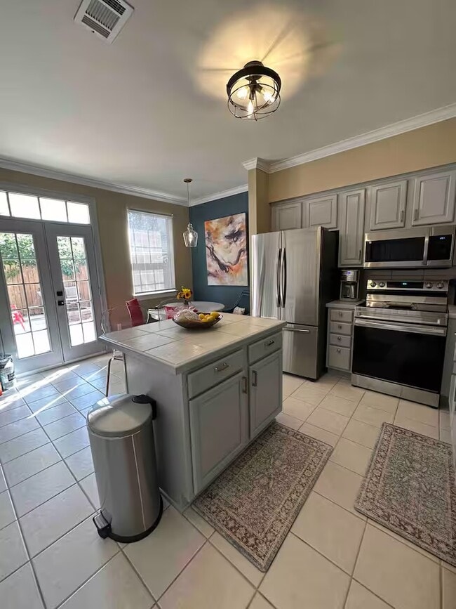 Photo - 2210 Christian St