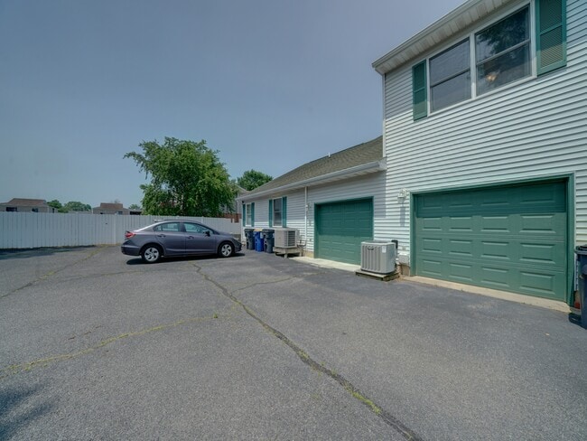 Ample parking - 405 Franklin St Unit 405