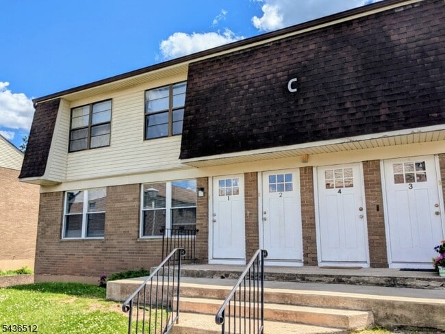 Building Photo - 15 Garden Pl Unit 1