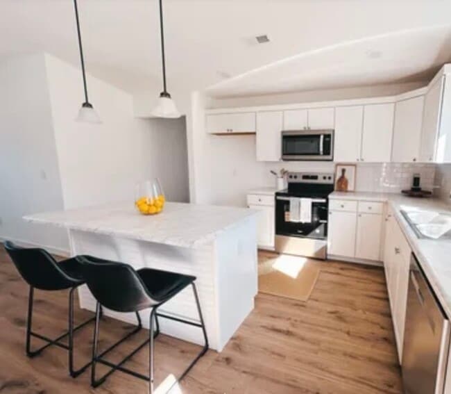 Photo - 384 Edgefield St