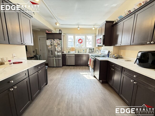 Building Photo - 8 Woodmont St Unit 1