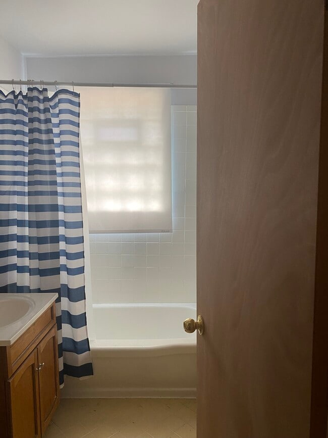 5903 N 69th St Unit Upper Unit