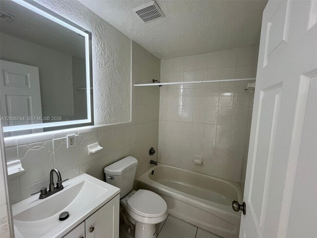 Photo - 15741 NW 40th Ct Unidad B