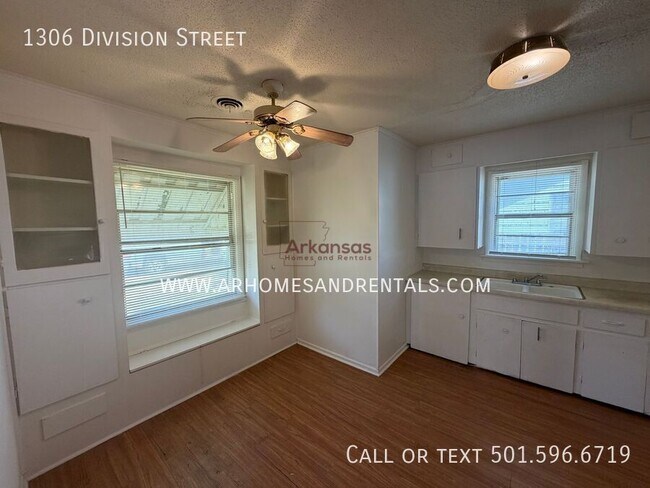 1306 Division St