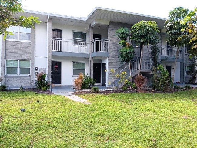 Building Photo - 116 Southwest Jefferson Cir N Unit 6