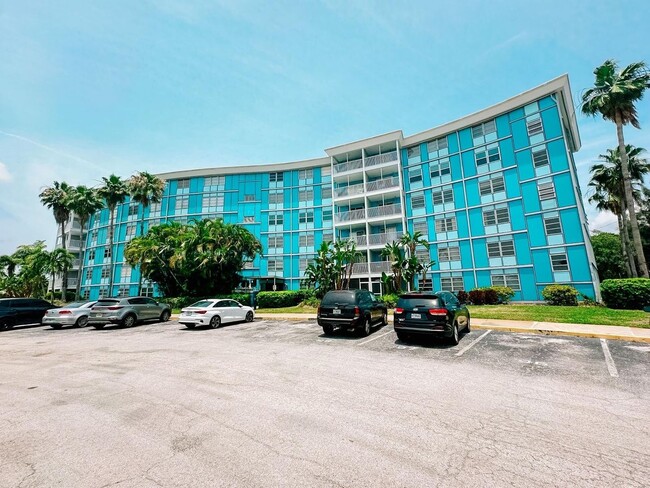 Gorgeous 1-Bedroom, 1-Bathroom Condo in St... - Gorgeous 1-Bedroom, 1-Bathroom Condo in St...