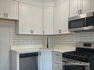 Building Photo - 1165 Commonwealth Ave Unit 3 Rental