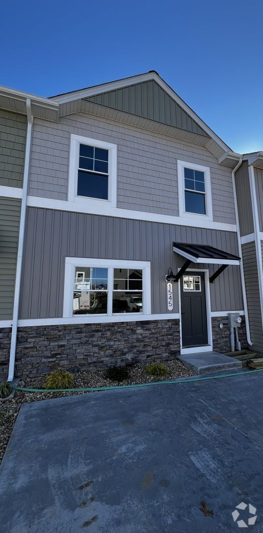 Building Photo - Luxury Townhome in Congers Creek