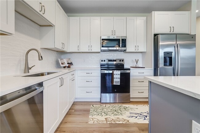 Photo - 160 School St