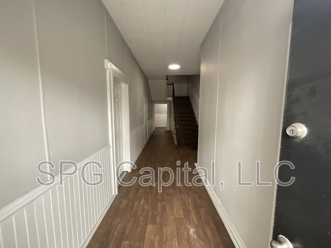 Photo - 7402 Lincoln Way W