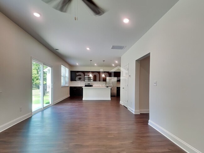 Photo - 611 Rivermist Dr