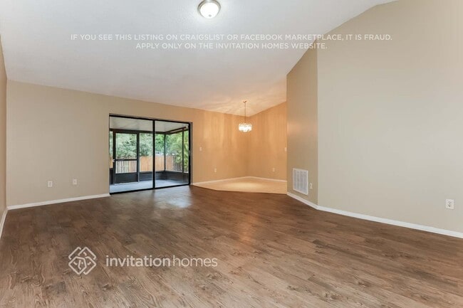 Photo - 1517 Kestrel Way