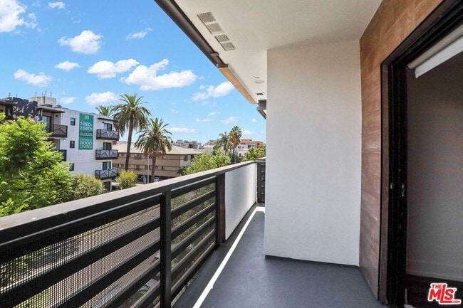 Photo - 807 N Hudson Ave Unit 202