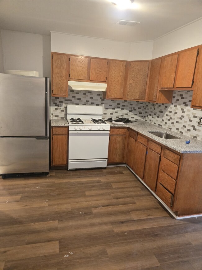 Building Photo - 881 N 41st St Unit A