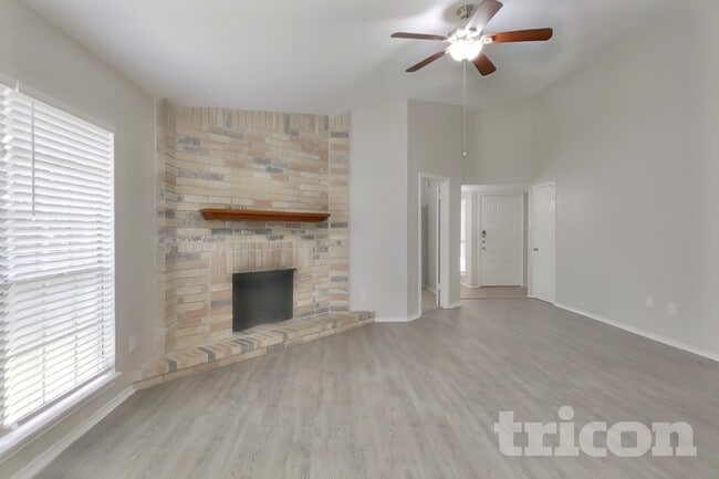 Photo - 7811 Bluff Trail Dr