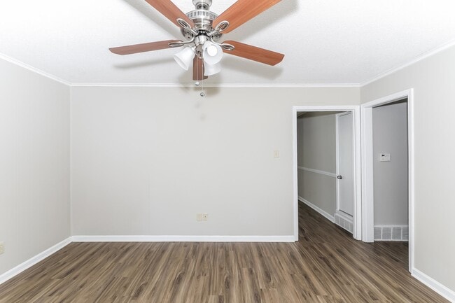 Photo - 6076 Elk Grove Rd