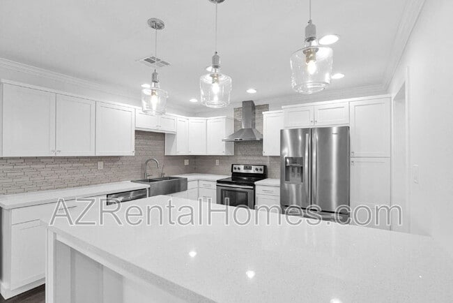 Building Photo - 621 W Plata Ave