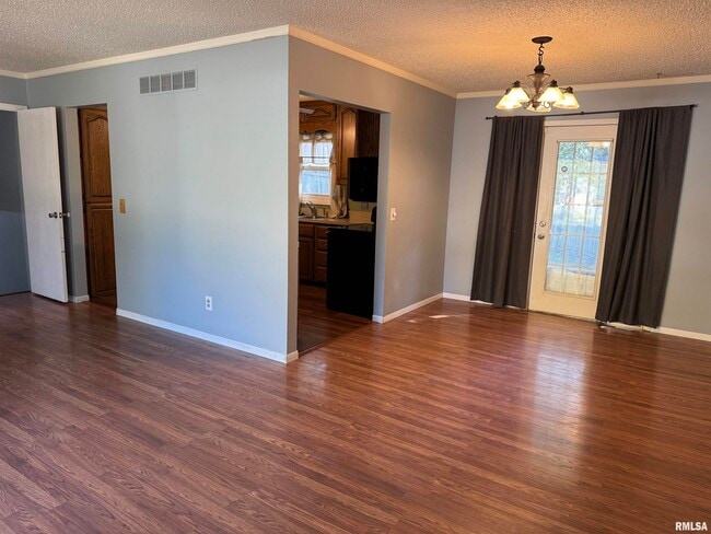 Photo - 2325 Queens Ct