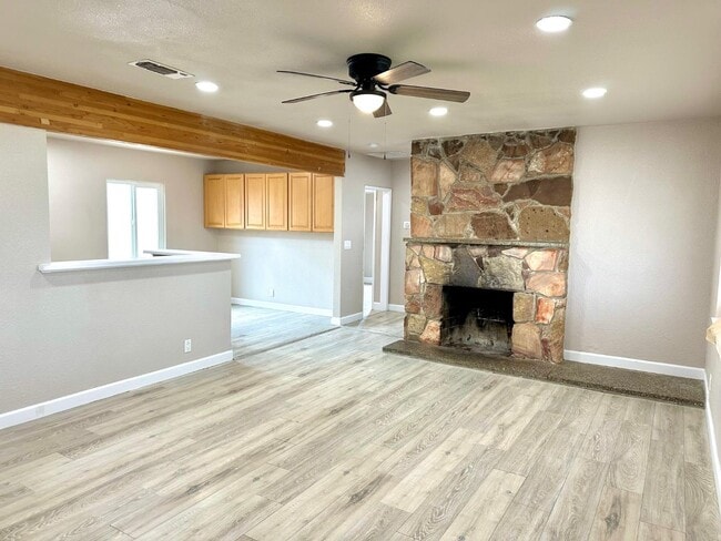 Photo - 1612 N Normandie St