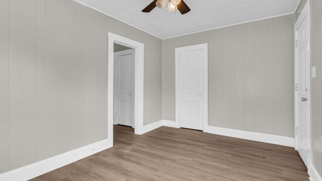 Photo - 203 3rd Ave NW