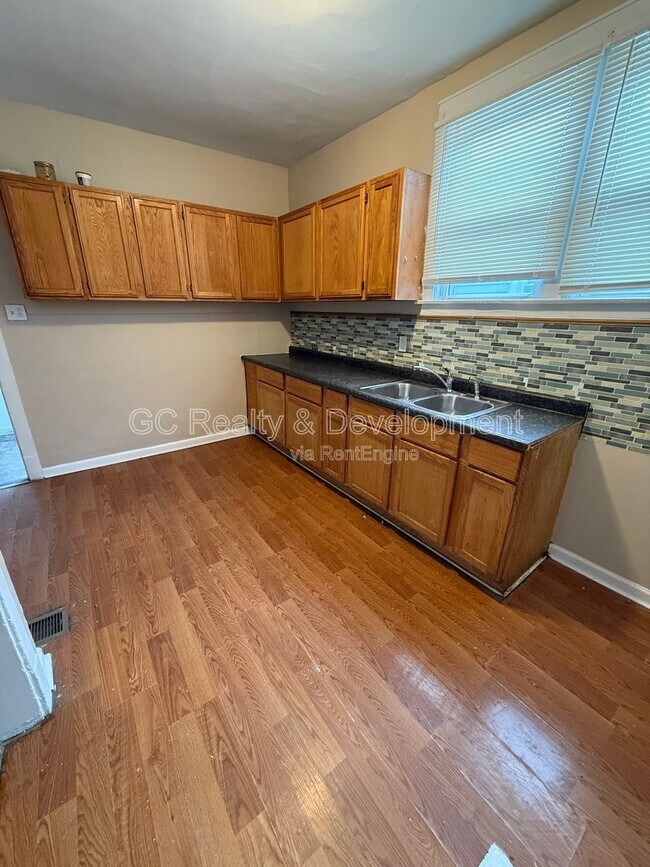 Photo - 8637 S Essex Ave