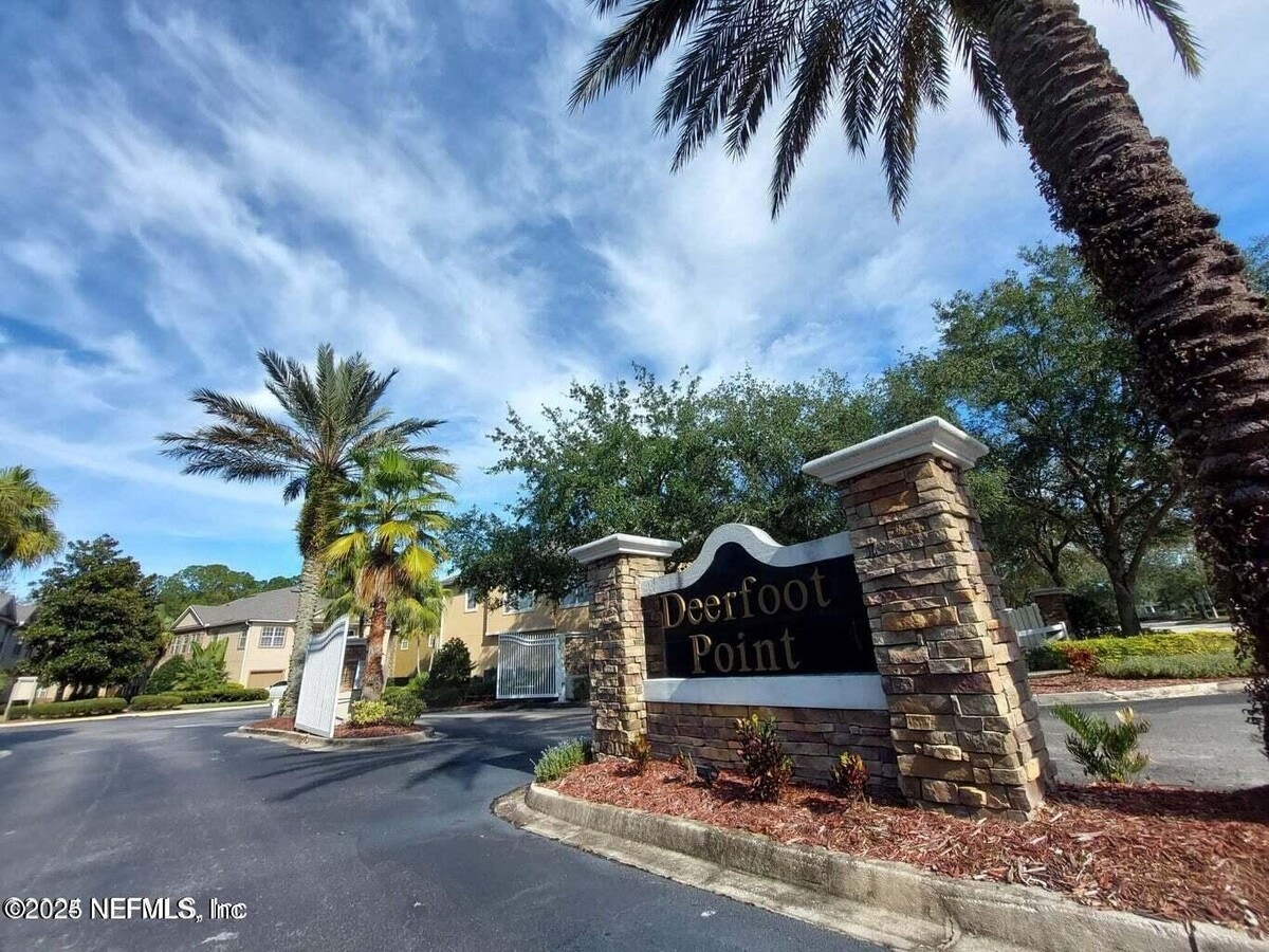 Photo - 7229 Deerfoot Cir Unidad 16-2 Rental