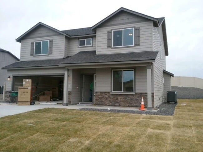 Photo - 4 bed 2.5 bath home in Mae Valley area of Moses Lake