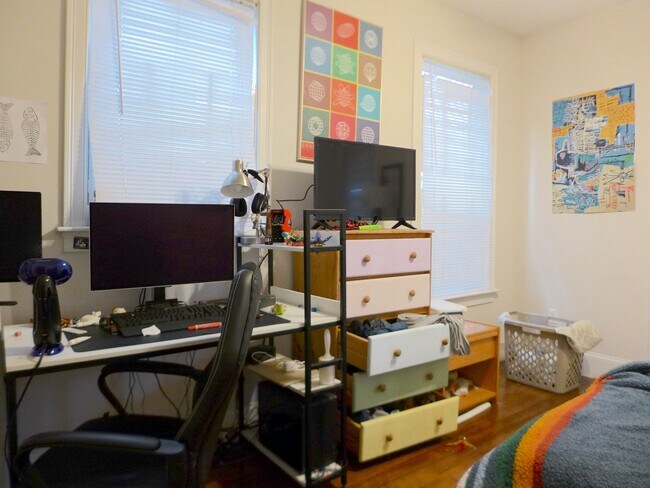 Photo - 169 Hillside St