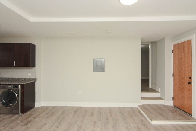 546 W Belden Ave Unit SNDG