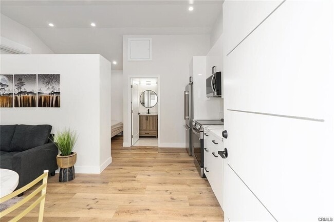 Photo - 19853 Bassett St