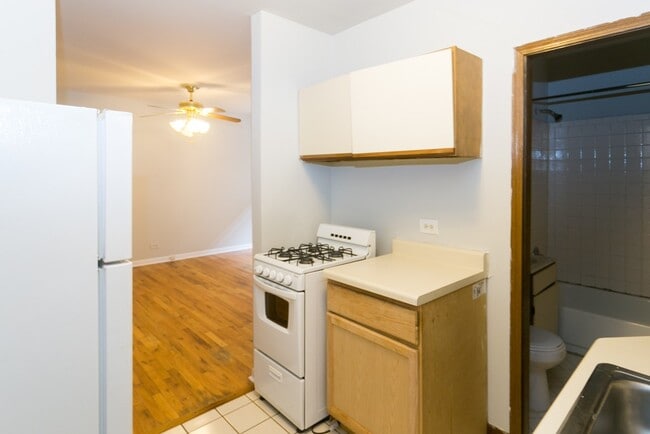 Photo - 826 W Cornelia Ave Unit 512