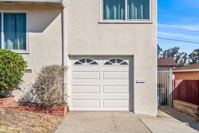 Photo - 1796 Hickory Ave