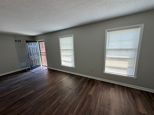 Photo - 3753 Wickcliff Ln