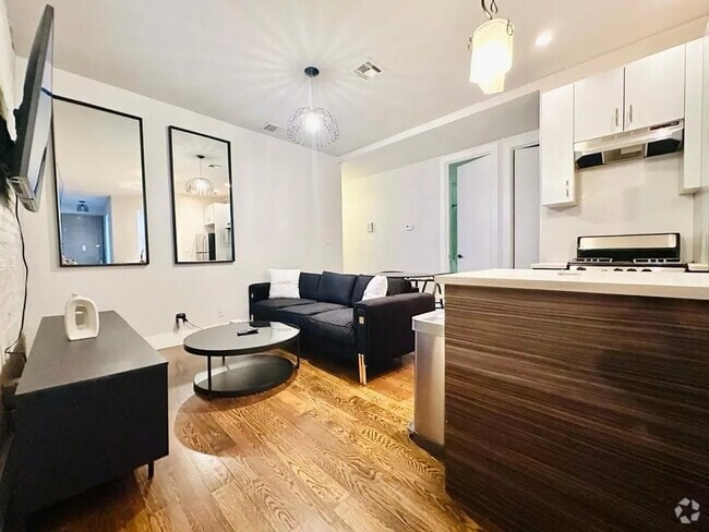 Building Photo - Furnished room/NOT APARTMENT Unit 2B