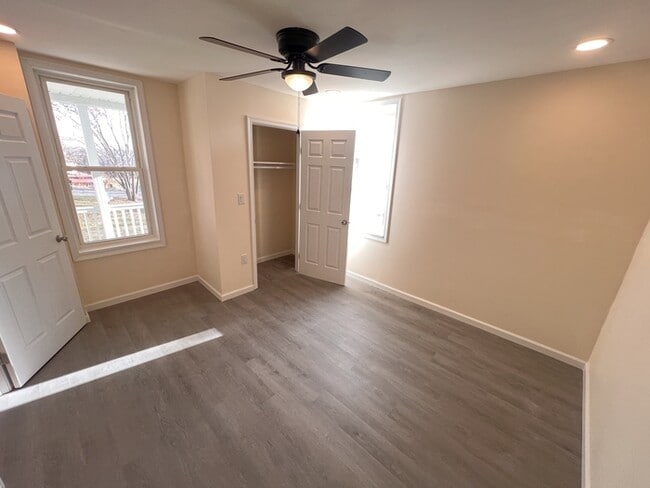 Remodeled 2 bed, 1 bath with laundry