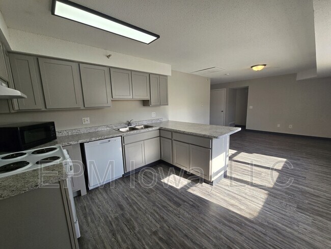 Photo - 60 Miller Ave SW