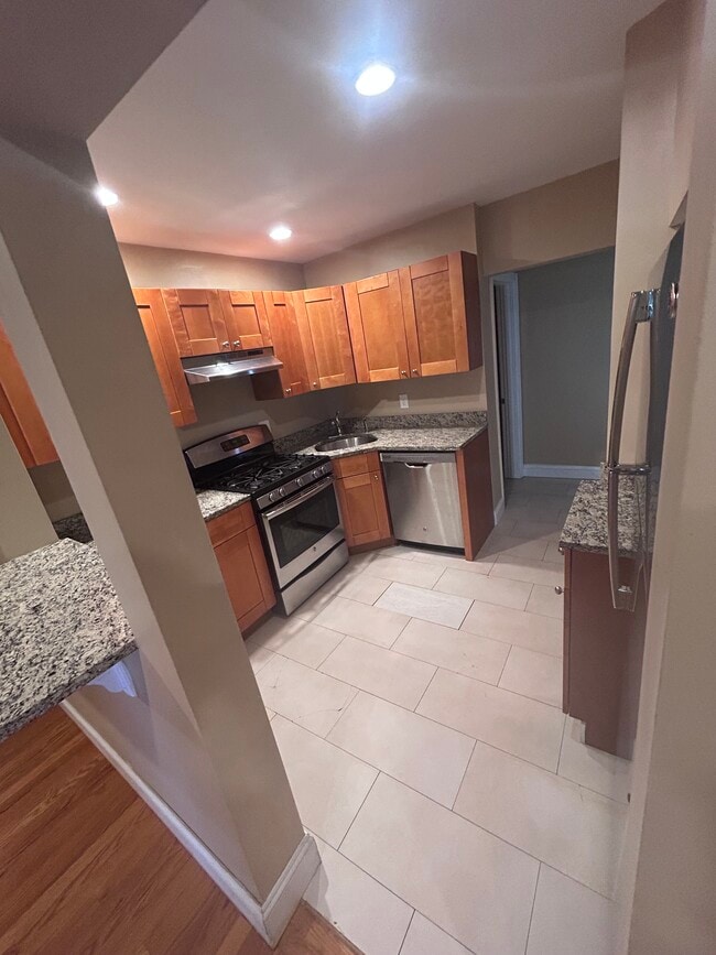 Building Photo - 76 Egmont St Rental