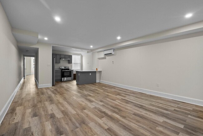 Photo - 2539 St Paul St