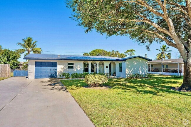Building Photo - 306 SW Winnachee Dr Rental