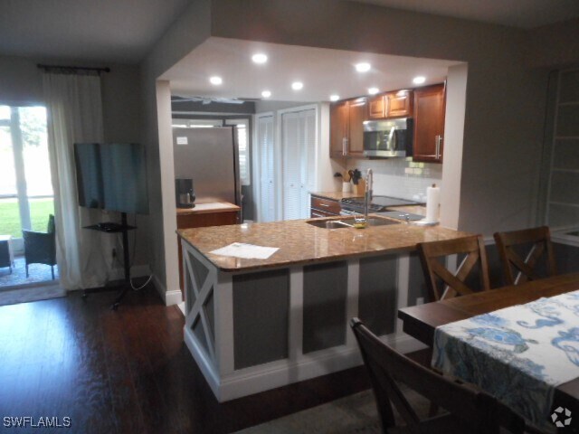 Building Photo - 7360 Glenmoor Ln Unit 4108 Rental