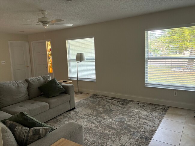 Photo - 105 N Bay Hills Blvd