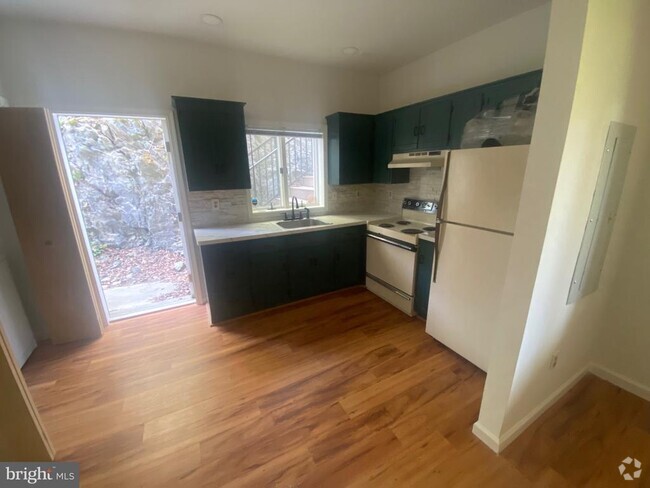 Building Photo - 2232 Milford Rd Rental