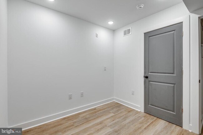 Photo - 2348 N Park Ave