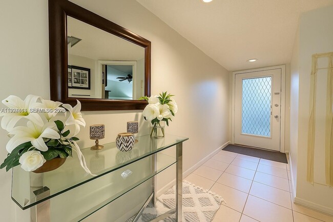 Building Photo - 12500 SW 5th Ct Unit 112M