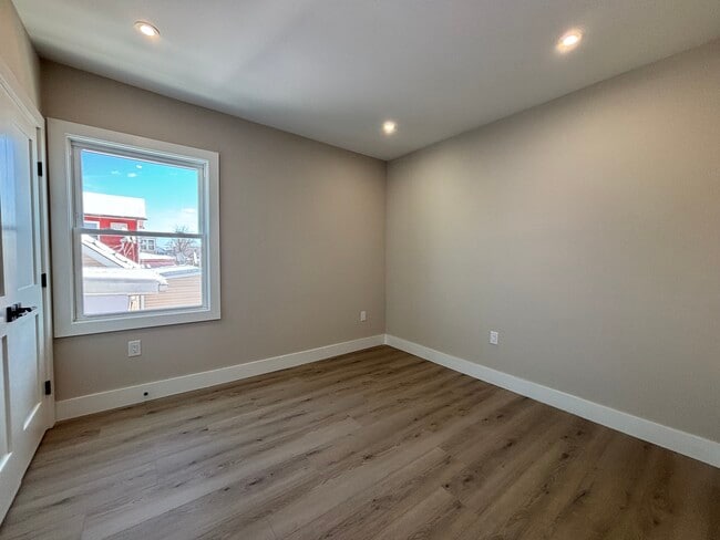 Photo - 130 Elm St Unit 3